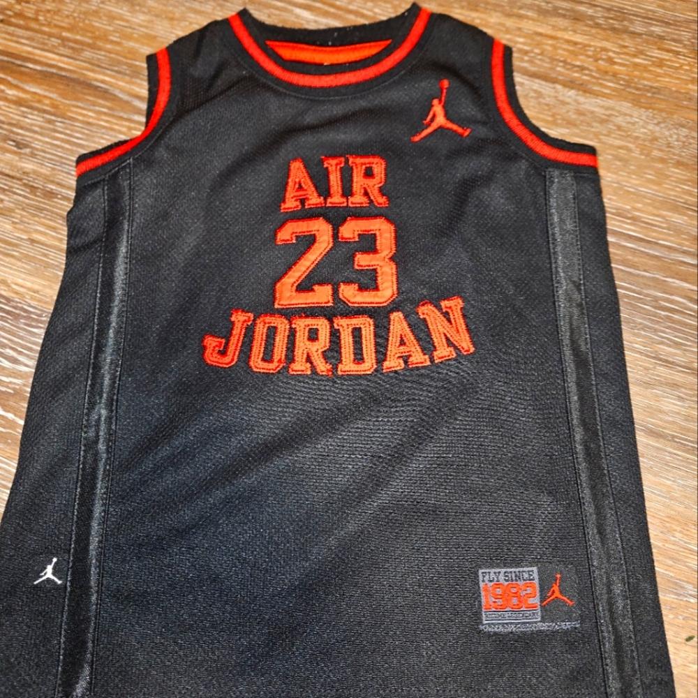 Air Jordan boys size 2-4